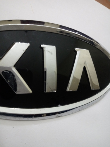 Emblema Kia 86318-2g000 Trasero Original Usado  Foto 3