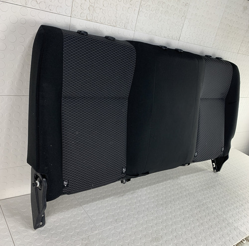 Cubre Asiento Respaldo Trasero Toyota Hilux 2016-2023 Foto 3