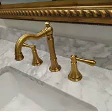 Grifo De Baño De Lujo Dorado Cepillado.