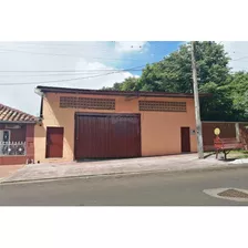 Vendo Casa En El Barrio San Roque: 2 Habitaciones Y 2 Baños.