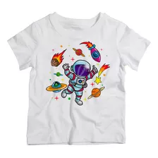 Camiseta Infantil Menino Astronauta Explorando Universo