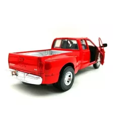 Camioneta De Colección A Escala Dodge Ram 3500