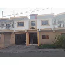 Edificio Con 5 Apartamentos Por Residencial Arismar