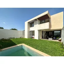 Casa En Venta En Mérida Modelo B Plus De 4 Recámaras En Noroasis, Temozón Norte