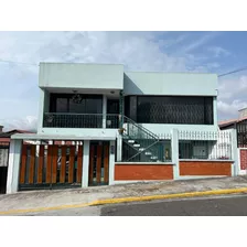 Arriendo Departamento De Tres Dormitorios Y Estudio En Sector Norte De Quito