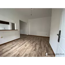 Alquiler De Apartamento Reciclado De 2 Dormitorios En La Ciudad Vieja Frente Al Mercado Del Puerto De Montevideo