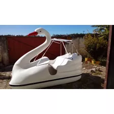 Pedalinho Modelo Cisne Com Capota