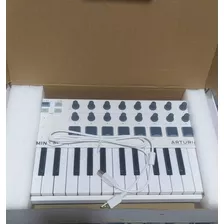 Arturia Minilab Mk2 Controlador Midi 25 Teclas Usb Mini