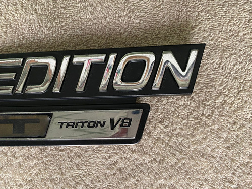 Emblema Ford Expedition Xlt Triton V8 Original Foto 7