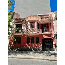 Casa A La Venta En Pocitos Ubicación Privilegiada A Una Cuadra De Rambla 6 Dormitorios 3 Baños 10 Ambientes Terraza Azotea Parrillero Garaje