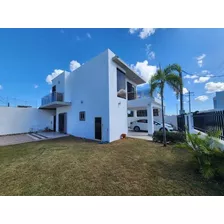 Casa En Venta En La Altagracia, Brisas De Punta Cana, 221m2, 2 Hab. 2 Parqueos, 3 Minutos De Downtown Punta Cana , A Pocos Minutos De Hermosas Playas, Oportunidad De Adquirir Tu Villa En El Paraíso.