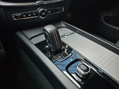 Volvo Xc60 2.0 T8 Awd Recharge Año 2022 - Autopremium - 16