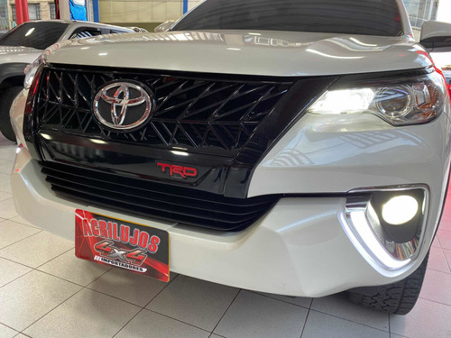 Persiana Lexus Trd Shinning Black Toyota Fortuner 2017-2020 Foto 5