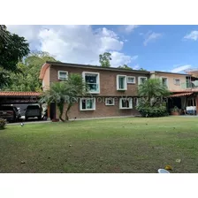 Se Ofrece En Venta Hermosa Y Espectacular Casa Quinta En La Lagunita Country Club