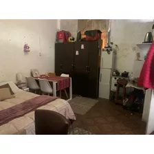 Venta Padrón Único Con Renta De Dos Apartamentos De Un Dormitorio. Excelente Ubicación.