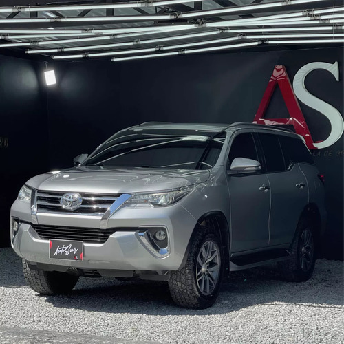 Tapetes Logo Toyota Fortuner 2.8 Srv At 2019 4x4 2019 Foto 4