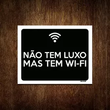 Placa Decorativa - Não Tem Luxo Mas Tem Wi-fi 36x46