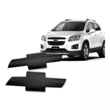 Par De Gravata Emblema Carbono Fosco Chevrolet Tracker 2014