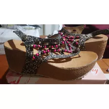 Sandalia Cuero Print Y Perlas Fucsia N 39