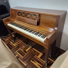 Piano Acústico Vertical Kawai Tipo Consola