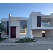 Luxury Casa Nueva En Santiago Rd