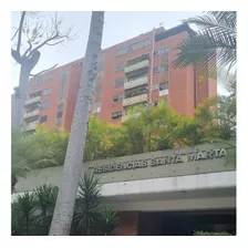 Se Vende Hermoso Y Espacioso Apartamento En La Av Las Esmeraldas Baruta. Piso Medio Residencias Santa Marta. Jp