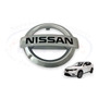 Emblema Parrilla Nissan Versa 15-19 Vdrive 20-23 Gris-blanco