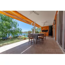 Casa Sobre El Lago En Venta En El Barrio Vistas