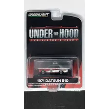 Greenlight Under The Hood 1971 Datsun 510 1:64 Color Plata