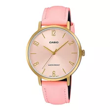 Reloj Pulsera Casio Dress Ltp-vt01 De Cuerpo Color Dorado, Analógica, Para Mujer, Fondo Rosa, Con Correa De Cuero Color Rosa, Agujas Color Dorado, Dial Dorado, Bisel Color Dorado Y Hebilla Simple