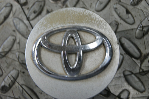 Tapn Centro Rin Toyota Sianna 2012 Original Con Detalle Foto 3