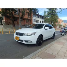 Kia Cerato Forte 1.6l Mecánico 2015