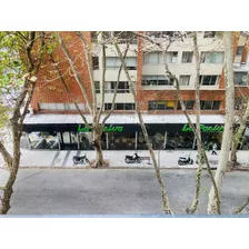 Apartamento De 2 Dorm A Metros De La Rambla De Pocitos, Excelente Zona Y Servicios, Buena Locomoción, Gc 5500