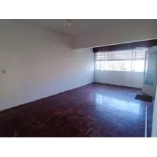 Se Vende Increible Casa En Malvin 3 Dormitorios, 2 Baños Y Garaje!