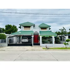 Hermosa Y Amplia Residencia Con Bar Y Terraza De Venta En Santiago De Los Caballeros! [ Video Tour Disponible ]