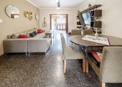 Venta Ph En Flores De 3 Ambientes Con Patio, Terraza Y Quincho