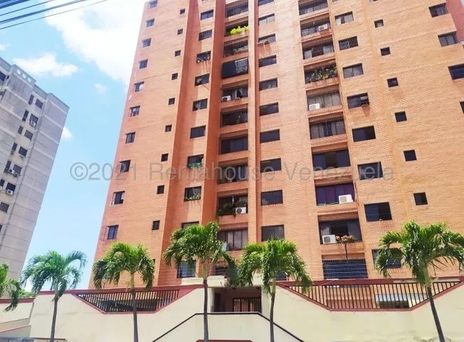 En Venta Apartamento En La Mejor Zona Del Este De Barquisimeto Mls #22-26928 Ec4141694894