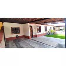 Rafael Gamarra Vende Linda Casa, En Excelente Y Tranquilo Urbanismo. Cuenta Con Una Hermosa Cocina Remodelada, Sala, Comedor, 3 Habitaciones Con Closets, 2 Baños, Garaje Techado, Bellas Areas Sociales