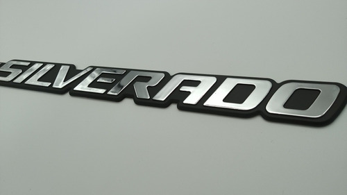 Chevrolet Silverado Emblema Puerta Trasera Foto 4