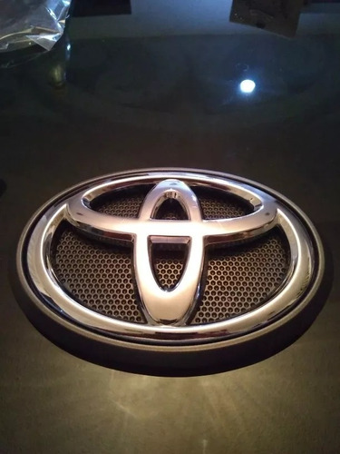 Emblema De Parrilla Toyota Hilux Modelos Del 2012 Al 2015 Foto 2