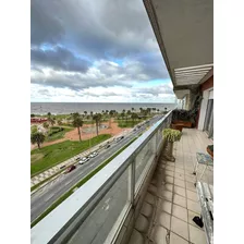 Apartamento Con Vista A La Rambla, Piso 9, Estufa A Leña, Terraza, Pocitos!