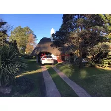 Venta - Muy Linda Casa, Zona De Playa Mansa, Gran Terreno Y Barbacoa