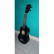 Ukelele Usado Negro Con Funda