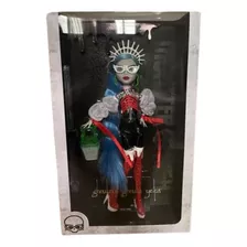 Monster High Ghoulia Ghouluxe Yelps