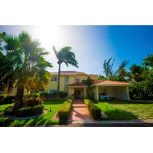 Se Vende Villa 2/1 En Cocotal Golf & Country Club- Punta Cana. Excelente Para Inversión.