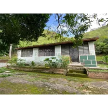 Casa En Venta Urbanización El Castaño Maracay Estado Aragua. Mls. 24-6347. Ejgp