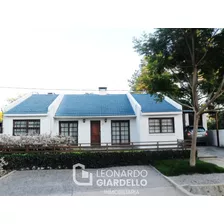 Colonia - Venta Casa De 4 Dormitorios Y Barbacoa A Metros De Rambla Costanera