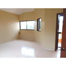 Alquilo Casa Sola Amplia 2 Niveles En Residencial. Proximo A La Autopista De San Isidro Y La Av. La Ecologica Santo Domingo Este 4 Habitaciones Con Sus Closets Y Maleteros Habitacion Principal Ampl