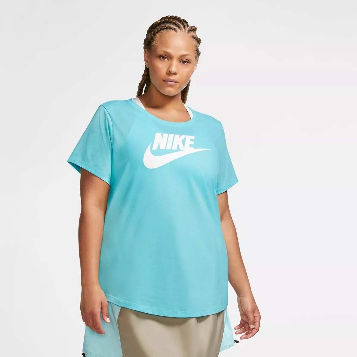 Plus Size - Camiseta Nike Sportswear Essential Feminina