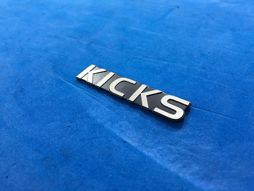 Logo Emblema Metalico Nissan Kicks 2020 2021 2022 2023 Foto 8